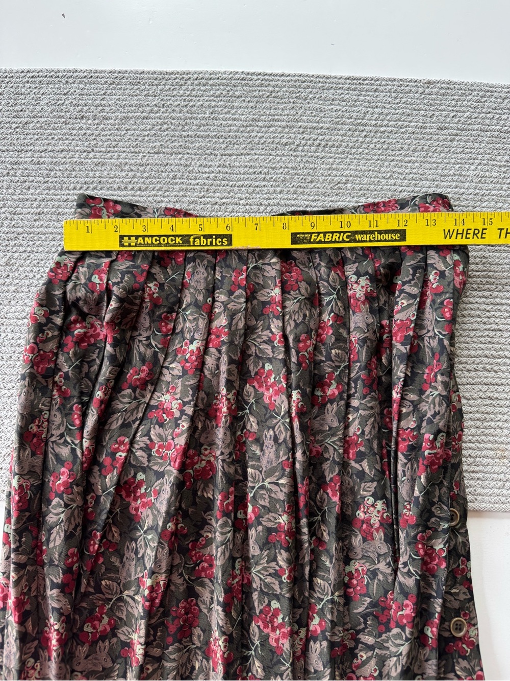 Vintage Susan Bristol Floral Pleated Maxi Skirt in Olive and Berry Size 8 - Picture 6 of 8